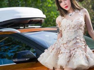 头条女神 – 美纳子办公室合集——工作与自拍二合一的最佳实践！