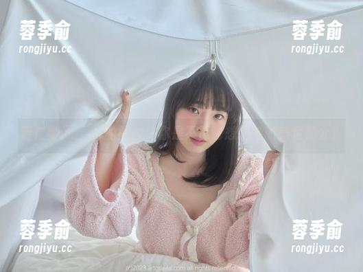 姜仁卿(강인경)的图片—你是不是也想为她的美足加分？