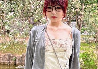 看宝儿mysterial的黑丝吧，选择困难症者的小心脏要怎么应对呀