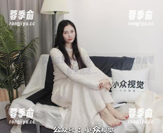 小众视觉-彤彤 小众视觉 - 你见过彤彤的白衬衫图集吗?我觉得我可能会沉迷...