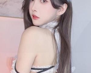 小小奶瓶儿的生日限定图集，仙女兔也要带上墨镜分享啦！