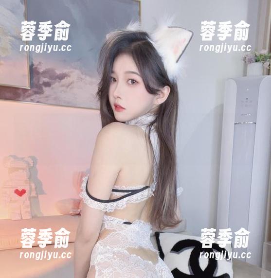 小小奶瓶儿的生日限定图集，仙女兔也要带上墨镜分享啦！