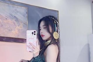 小小奶瓶儿在泳池的作品，难以忽视的水波涟漪