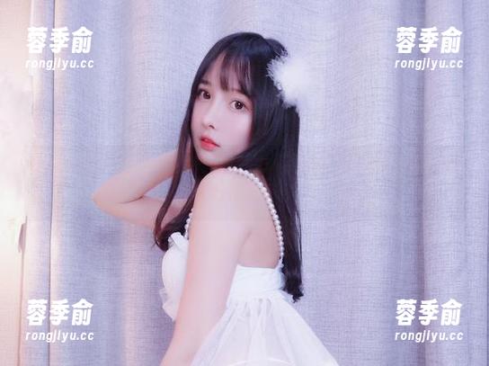 小小奶瓶儿的美脚图包：忽然发现原来也可以对美脚有满满的好奇和赞叹。