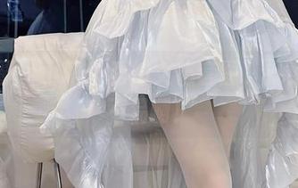 微密圈 – 小萌子私拍女仆套图，打工真的不易啊！