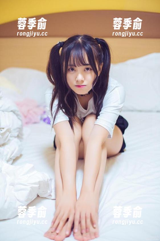 一边看照片一边放心大胆地想：小野妹子w在小溪发生过什么？