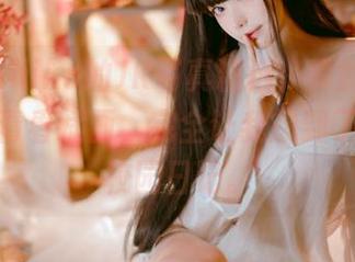 小鹿鹿shika的JK写真精选，真的就像是细腻的青春插画，完全让我想到了离奇的校园日记。