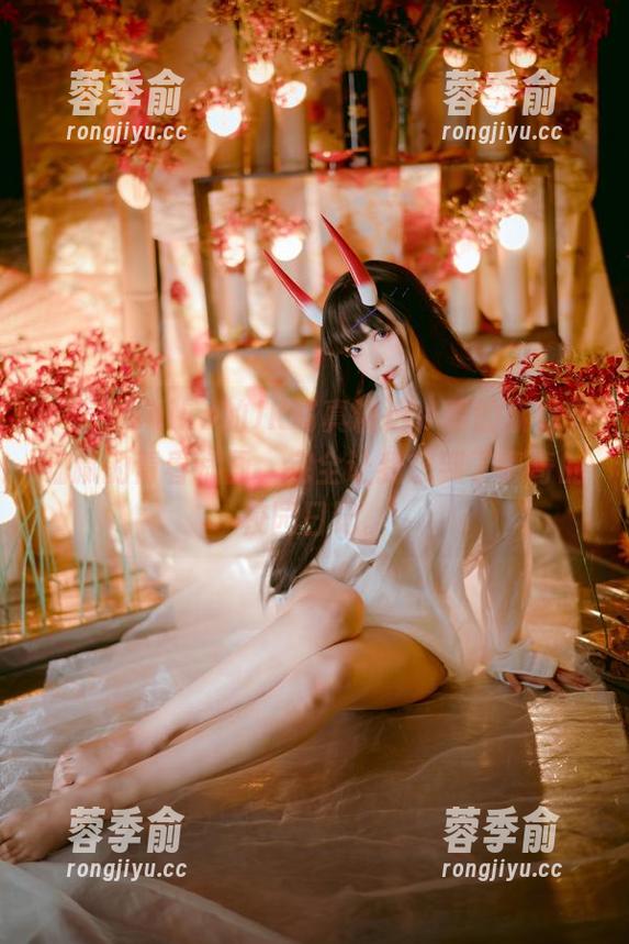 小鹿鹿shika的JK写真精选，真的就像是细腻的青春插画，完全让我想到了离奇的校园日记。