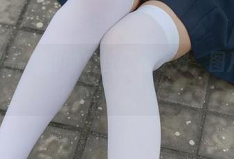 少女秩序定制的白丝红裙系列，图片里藏了不得了的诱惑