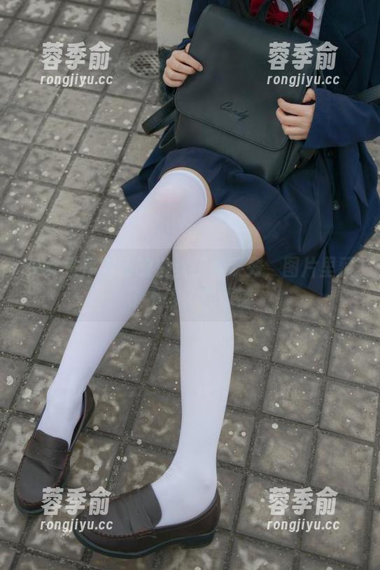 少女秩序 少女秩序定制的白丝红裙系列,图片里藏了不得了的诱惑