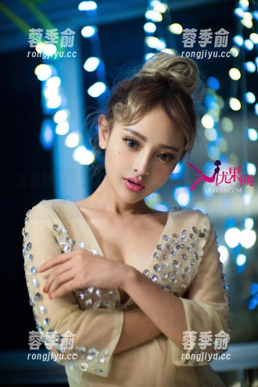 尤果网-黛斯羽 尤果网 - 又来了,黛斯羽的短裤美图更新,真心佩服她的搭配!