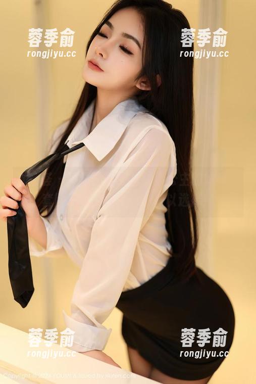 尤蜜荟-心妍小公主 尤蜜荟 - 资源分享!心妍小公主的妹妹,套图风格切换之快,难以选择!