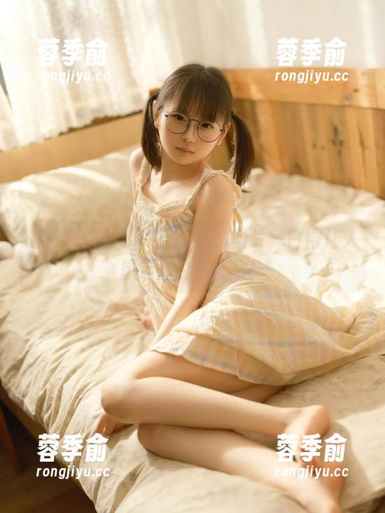 超级喜欢幼水铃衣的私房图片，白得让人想起洁白的云朵！
