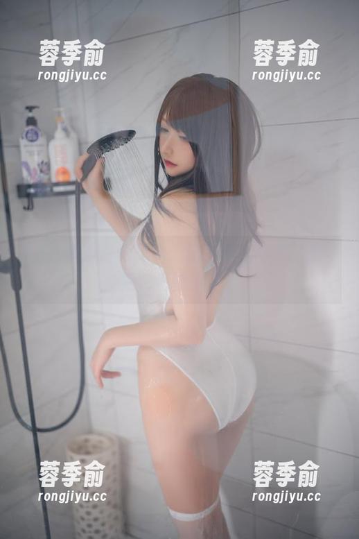 念念_D 念念_D的白色竞泳:这画面太高清,我要把它当壁纸了!
