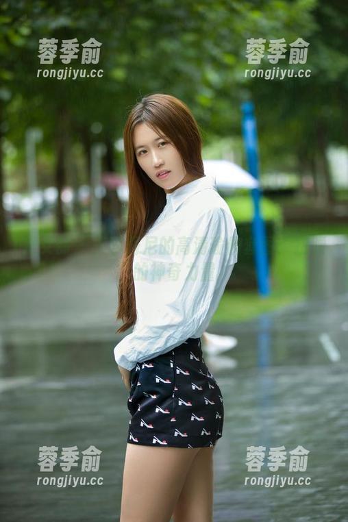 推女郎-王李丹尼 推女郎 - 王李丹尼的高清瑜伽套图:扭腰的神奇力量
