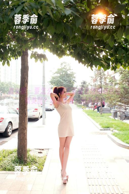 推女郎 - 要怎么形容王馨瑶在线的这组眼镜美图？有点可爱，还有点...