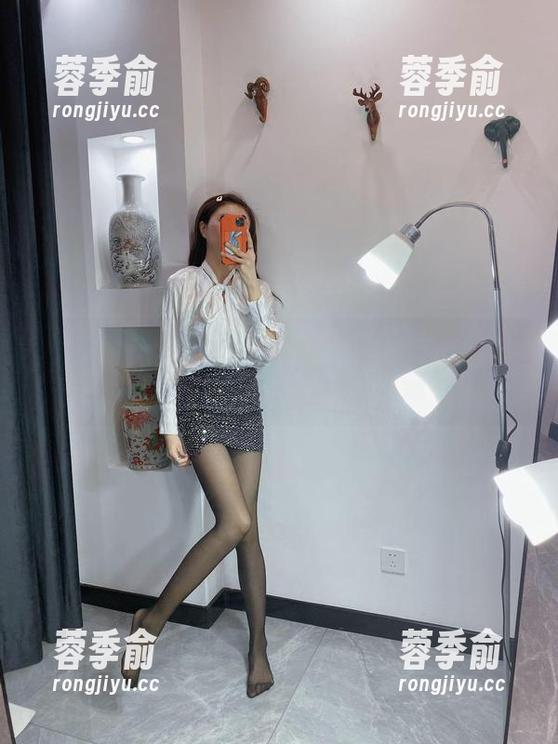 杨大乐乐很靠谱 微密圈 - 皮衣图集:杨大乐乐很靠谱在街头的突袭,怎么能如此闲适!