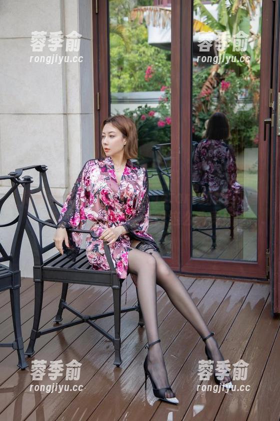 果儿Victoria 微密圈 - 黑白是果儿Victoria的专属语言,无圣光也能说得这么响亮!