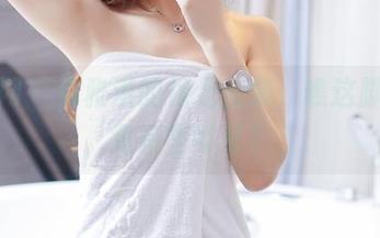 果团网 – 莫雅淇的裸足合集，瞧这脚丫，竟有些可爱？