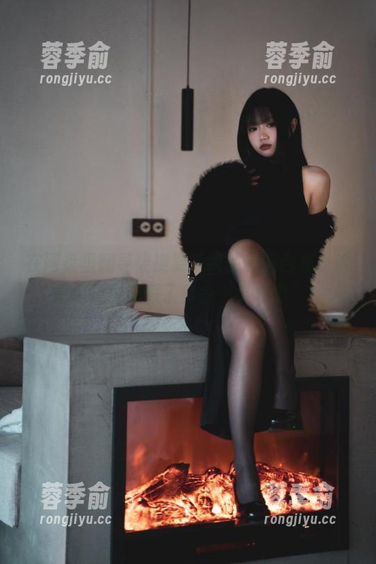 柒柒要乖哦 在网盘里翻寻柒柒要乖哦的校服合集,谁能想象她隐藏了多少“小心思”?