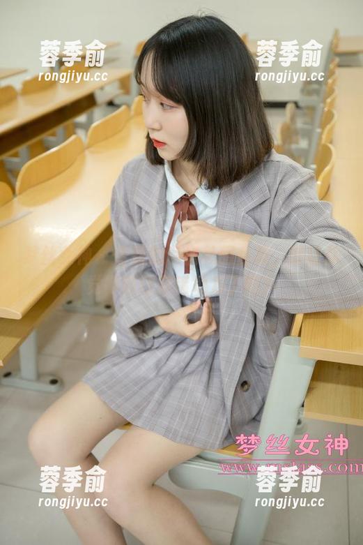 梦丝女神 - 香萱的私房礼服合集，能让你觉得自己穿错地方了吧？