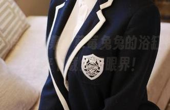 模范学院 – 图集：草莓兔兔的浴缸摆拍，快来下载大开眼界！