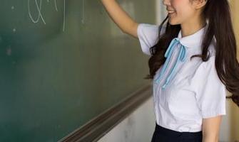波萝社 – 在线小窗口，浏览许诺Sabrina的图集，少女心思如水般流动…