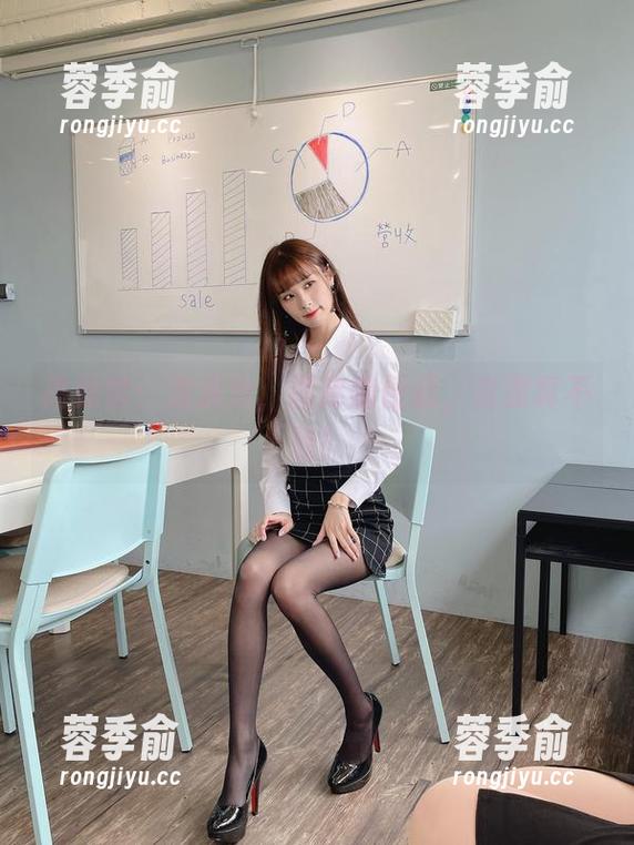 泥泥汝 高跟鞋:泥泥汝,图库随便逛,资源真不赖!