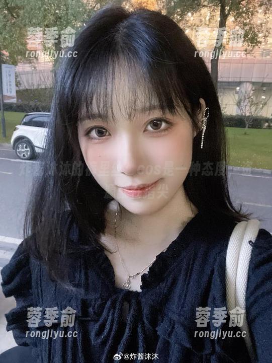 炸酱沐沐 炸酱沐沐的裤里丝:cos是一种态度,资源就在指尖