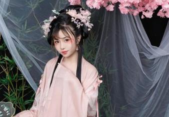 最近发现爆机少女喵小吉的写真更新真够给力，超合金里有新花样！