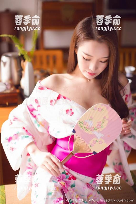 爱蜜社-沈佳熹 爱蜜社 - 同一件毛衣,映衬出不同的气氛,沈佳熹的图片让我对这玩意儿有了新的认识。
