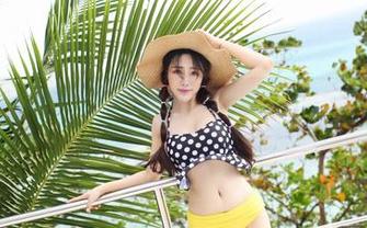 爱蜜社 – 这就是瑞妤的黑白合集，平静却又像湖面下涌动的思潮。