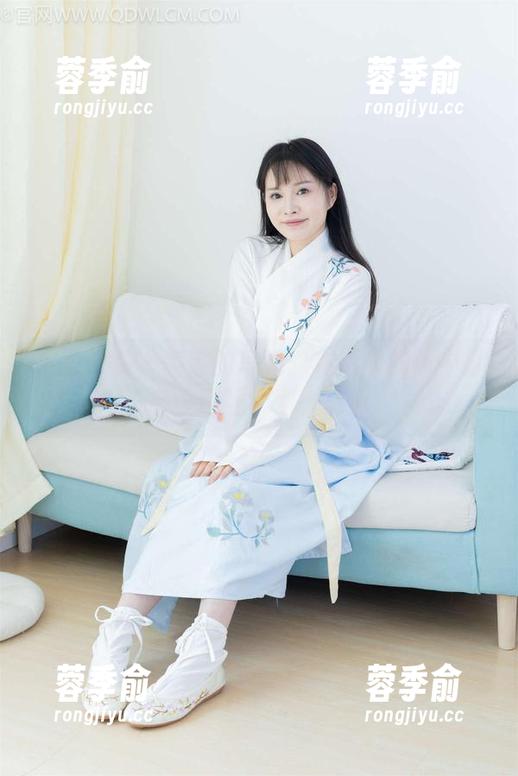 物恋传媒-菜菜 物恋传媒 - 菜菜的写真:在温柔的雨中打个小瞌睡,别太认真