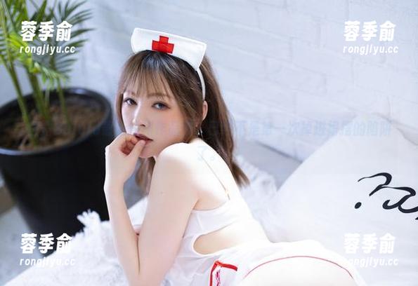 白露Bululu 白露Bululu最新短裙作品集,已经不是第一次掉进裙摆的陷阱了。