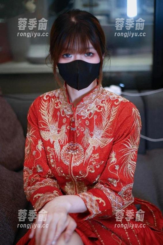 微密圈 - 睡衣写真大赏：白龙猫女用一袭睡衣打破了晚间的无聊！