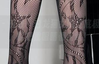 微密圈 – 在线！白龙猫女的红底极光原图，能把我眼睛都闪瞎！