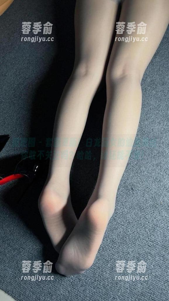 微密圈 - 套图更新！白龙猫女的油光黑丝你敢不关注吗？哈哈，谁还能不爱！