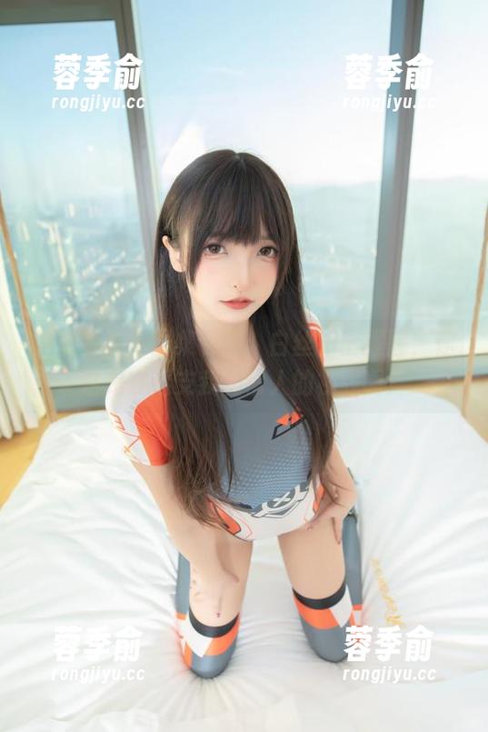 神乐坂真冬 神乐坂真冬图集有误:白丝护士醒醒,你这是在透支我正常人的视线啊!