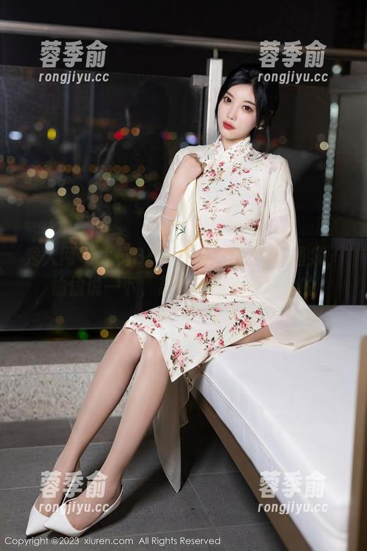 秀人网-大橘BBKira 秀人网 - 大橘BBKira的私房学妹图集,偷偷说一下,某些角度还是好看的