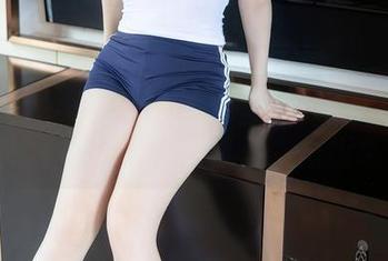 秀人网 – 浴室里的人，她是安琪Yee还是某种幻影？这些写真让我很纠结。