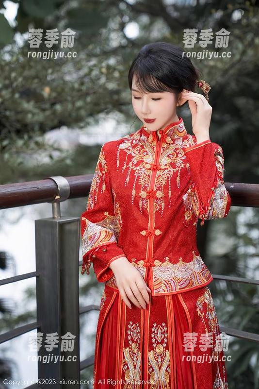 秀人网-李七喜 秀人网 - 定制写真在夏天,李七喜的穿搭让我对比了几种防晒霜。