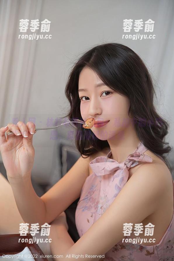秀人网 - 林杉杉黑丝图包：私拍中的小巧思，真假难辨的诱惑