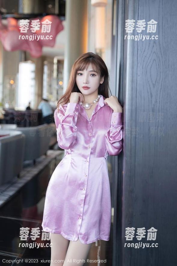 秀人网-果儿Victoria 秀人网 - 果儿Victoria的长腿,原图来了,等着你们的目光哟图片不完整,所以得仔细看!