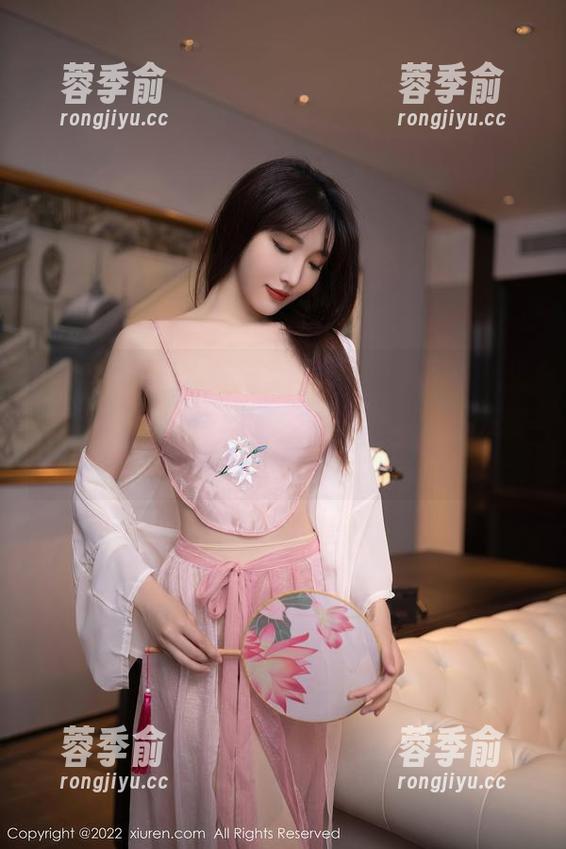 秀人网-璀灿 秀人网 - 璀灿女友写真集:就是这样,无意间带给我了“没有女友”少年的小羡慕!