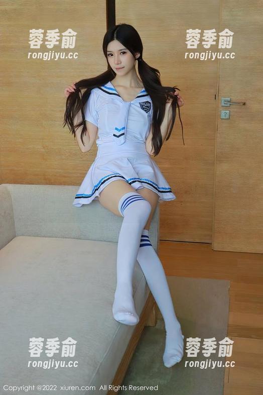 秀人网-甜妮 秀人网 - 甜妮的美足写真,竟然让我想到二次元里的角色!你也有点懵?