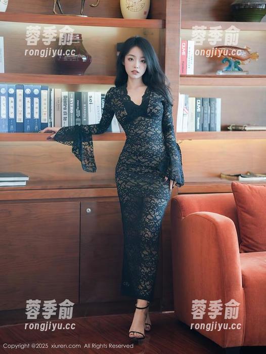 秀人网-白微Sera 秀人网 - 办公室?不,只是白微Sera的免费无极限创意原图空间