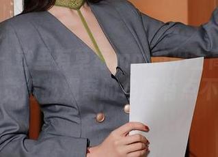 秀人网 – 这里有草莓mm的护士高清图册，真心觉得我观察的角度有点不纯粹！