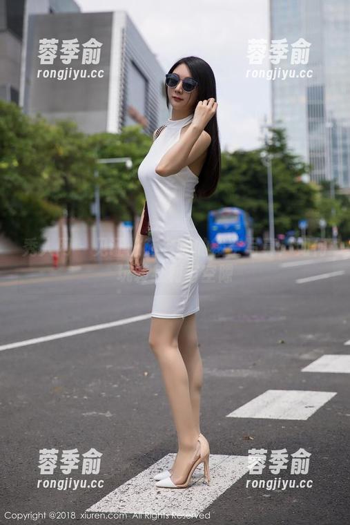秀人网-雅茹老师 秀人网 - 见证雅茹老师的镂空写真:如何玩转身材与空隙