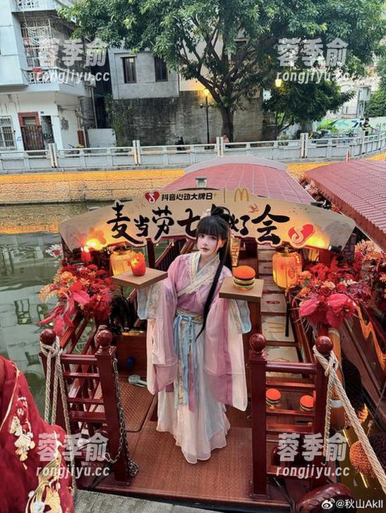 干锅小龙虾？秋山AkI的“厨娘”福利让人直呼过瘾