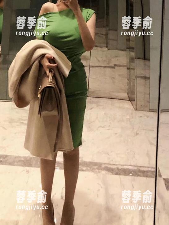 微密圈 - 童小芯的福利来了！这原图里的吊带和白丝组合让人直呼太绝！